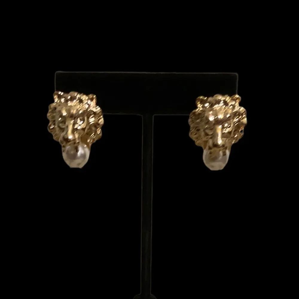 GORGEOUS LION PEARL EARRINGS   - Picture 3 of 3